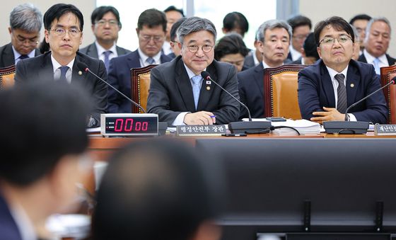 [국감] 윤호중 장관, 국회 행안위 국점감사 참석