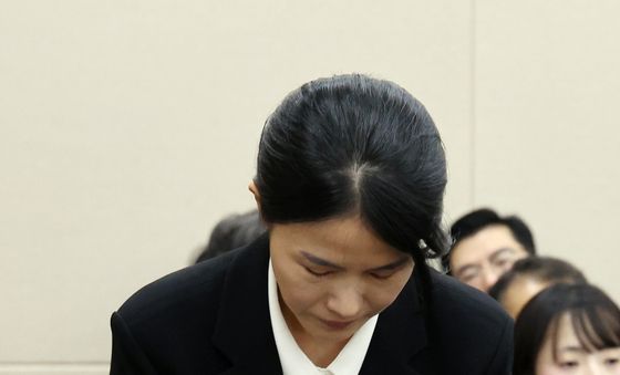 [국감] 인사하는 최주희 대표