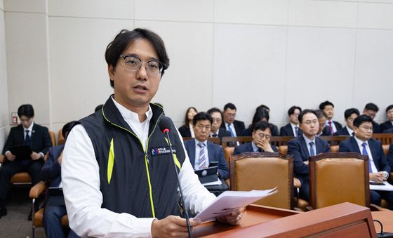 [국감] 공공기관 통폐합 및 이전 관련 참고인 진술하는 류한슬 항공안전기술원 노조위원장