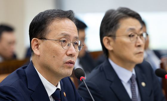 [국감] 답변 이어가는 이형일 부총리 겸 재정경제부 장관