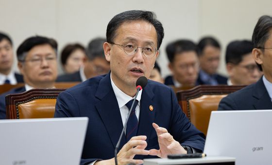 [국감] 오후 국감 답변하는 이형일 부총리 겸 재정경제부 장관