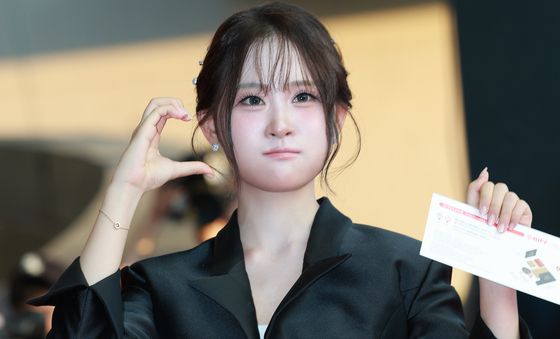 김다현, 사랑스러운 볼 하트