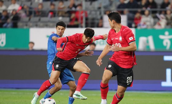 돌파하는 손흥민