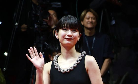 '룩백' 마키다 아쥬, 부산국제영화제 나들이