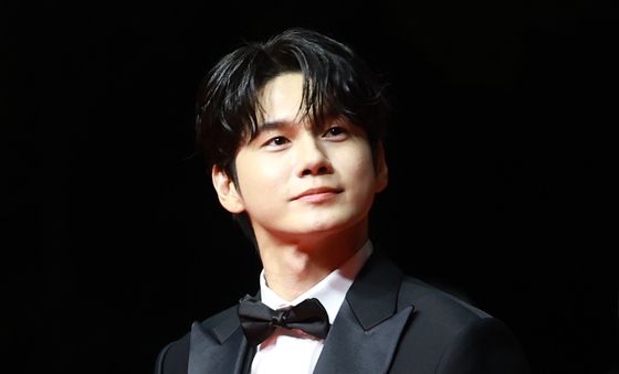 BIFF 레드카펫 밟는 옹성우