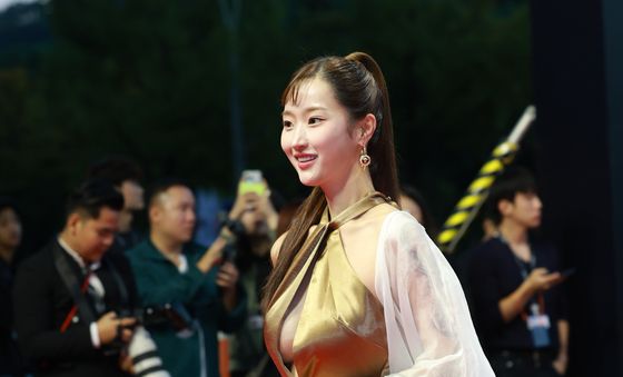 김혜수, 파격 의상