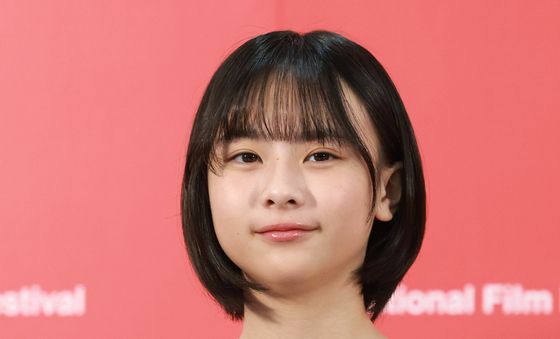 미소짓는 나나세 후리