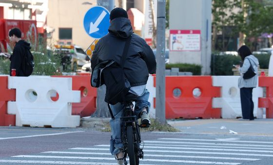 두꺼운 점퍼 챙겨입고