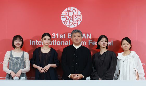 부산 찾은 '룩백' 주역들