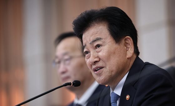 [국감] 답변하는 정동영 통일부 장관
