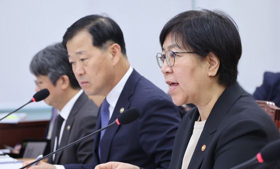 [국감] 질의 답변하는 정은경 장관