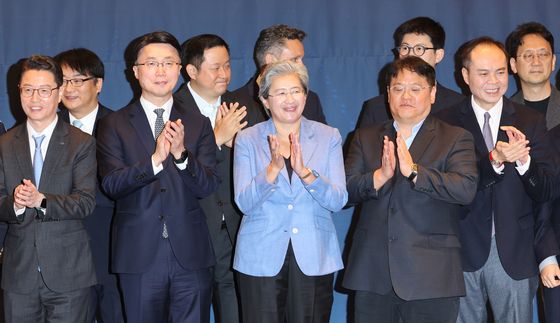 리사 수, AI 반도체기업인들에 박수