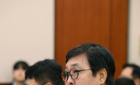 [국감] 답변하는 최휘영 장관