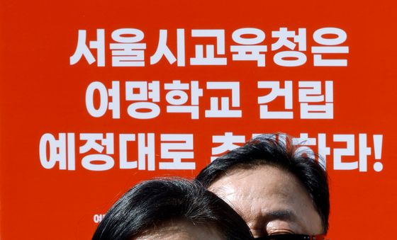 기자회견 발언하는 조명숙 교장
