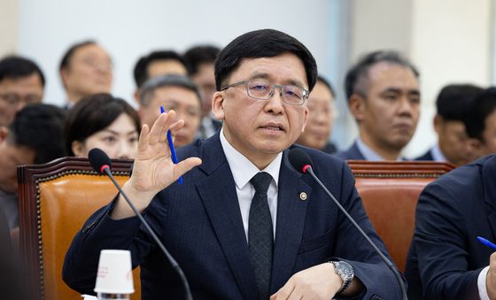 [국감] 국정감사 질의 답하는 강동완 중앙선관위 사무총장 직무대행