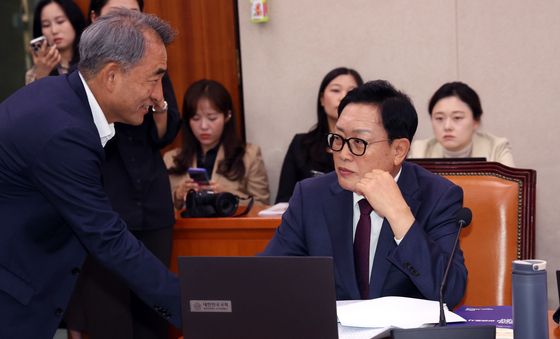 [국감] 대화 나누는 與野 간사
