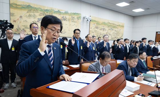 [국감] 선서하는 최교진 교육부 장관
