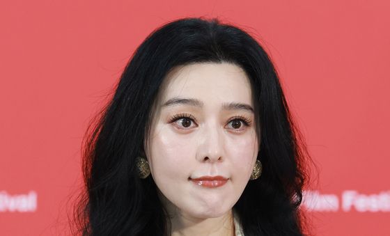 판빙빙, 취재진 질문에 '귀쫑긋'