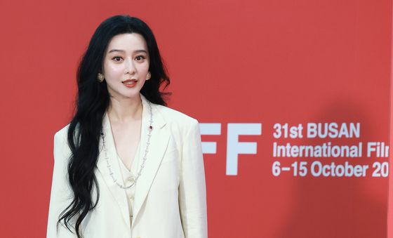 판빙빙, 많은 취재진에 놀란 토끼눈