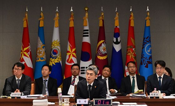 [국감] 질의에 답하는 강신철 장관