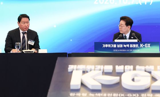 최태원 회장 바라보는 이재명 대통령