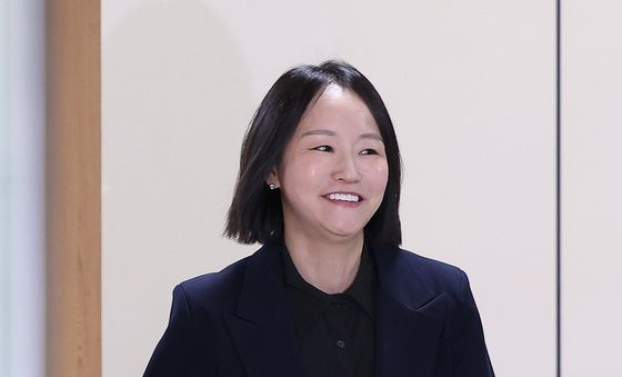 무죄 판결에 미소 짓는 尹 측 유정화 변호사