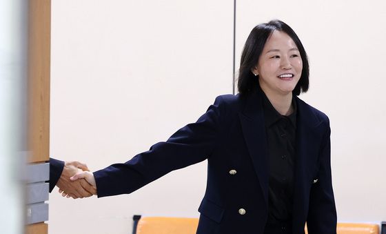 무죄 판결에 미소 짓는 尹 측 유정화 변호사