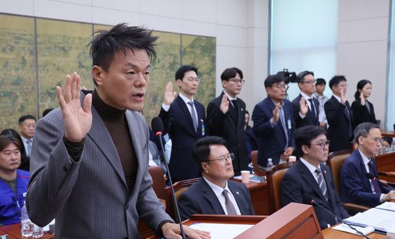 [국감] 증인 선서하는 박진영