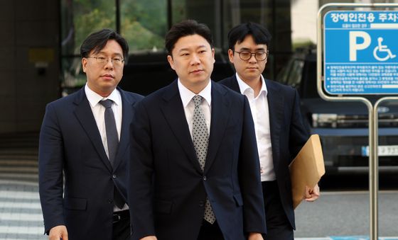 진종오, 징계 효력정지 가처분 심문 위해 법원 출석