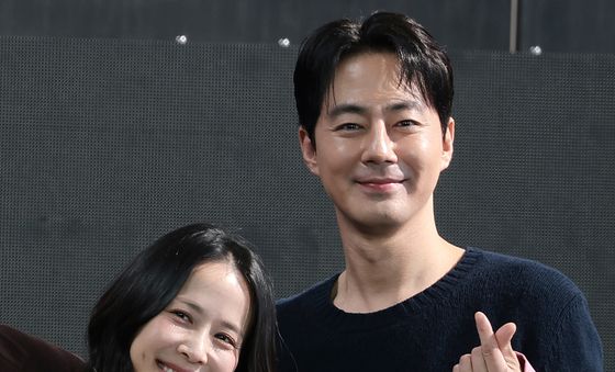 조여정·조인성, 사랑의 하트