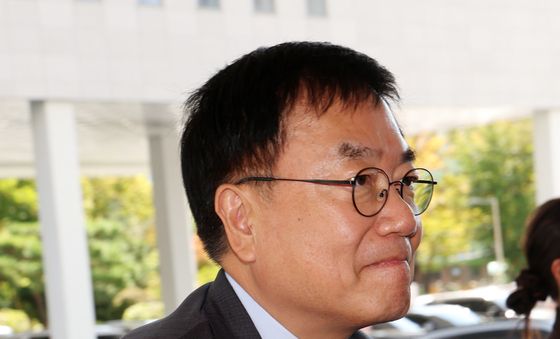 서범수, 징계 효력정지 가처분 심문 출석