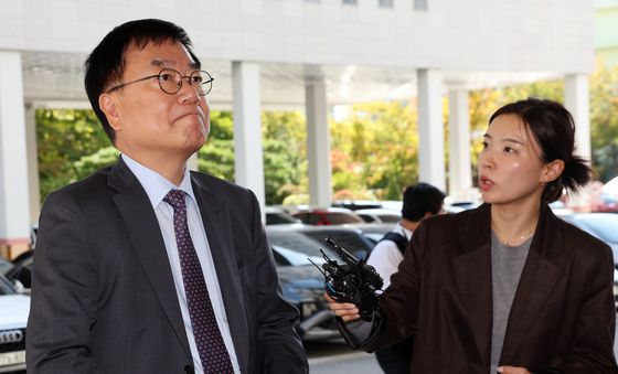 취재진 질문받는 서범수 의원