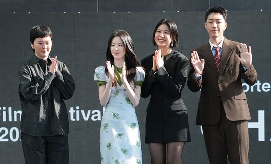 관객 만난 '오래오래 행복하게'