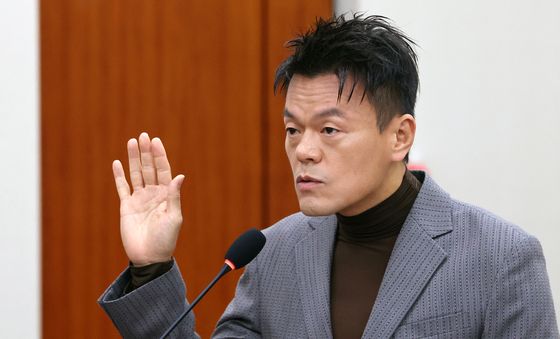 [국감] 선서하는 박진영 위원장