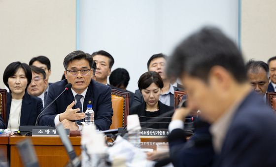 [국감] 여당 의원 질의 답하는 최용철 소방청장