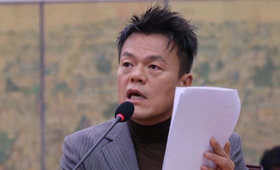 [국감] 국감 출석한 박진영 위원장
