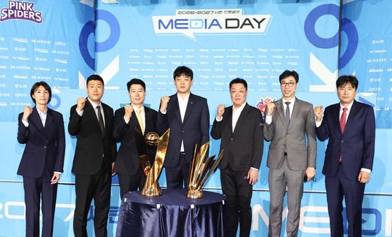 여자 프로배구 '파이팅' 외치는 감독들