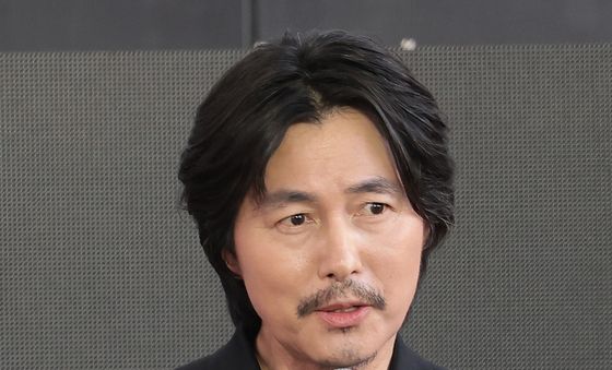 BIFF 야외광장에서 무대인사 하는 정우성