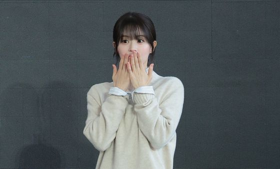 관객과 만난 전소영