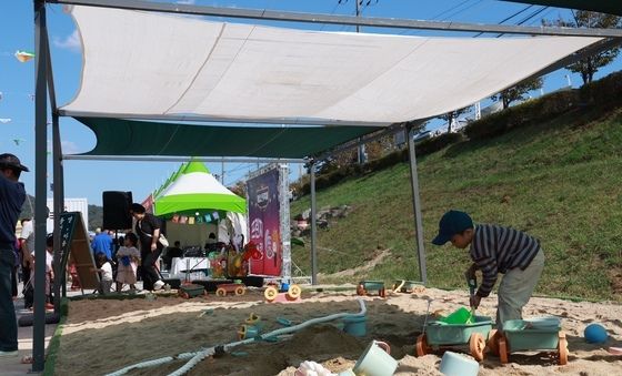 섬강 둔치서 개막한 \'횡성한우축제\'…11일까지 열려
