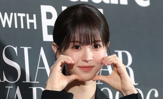 전소영, 사랑스러운 볼 하트