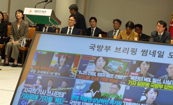 [국감] 국정감사 지켜보는 정빛나 국방부 대변인