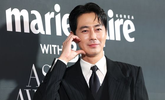조인성, 여심저격 볼 하트