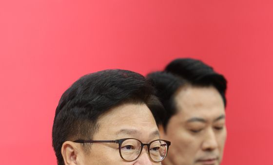 발언하는 정점식 원내대표
