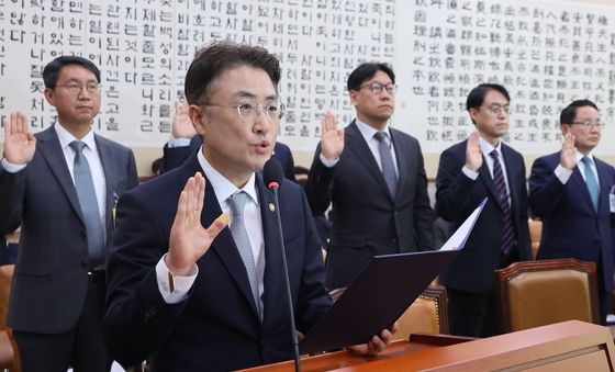 [국감] 이진수 법무부 차관, 증인 선서
