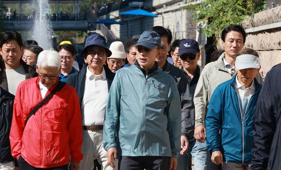 청계천 걷기 행사 참석한 이명박 전 대통령