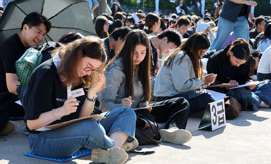 한글날 기념해 열린 외국인 학생들의 한글백일장