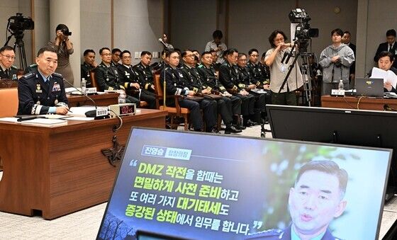 [국감] 질의 듣는 진영승 합동참모본부 의장