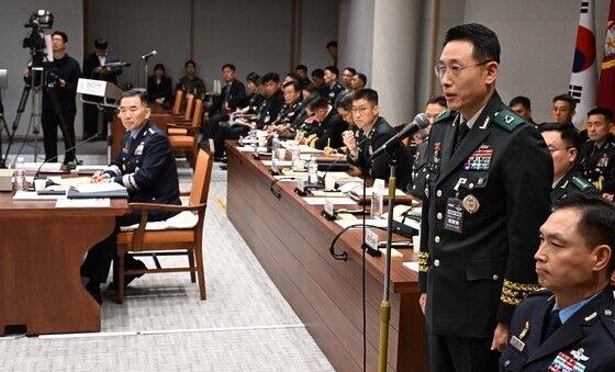 [국감] 질의에 답변하는 김득봉 드론작전사령관