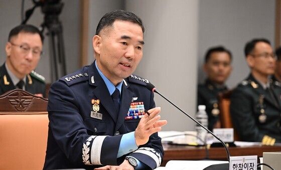 [국감] 진영승 합참의장, 의원 질의에 답변